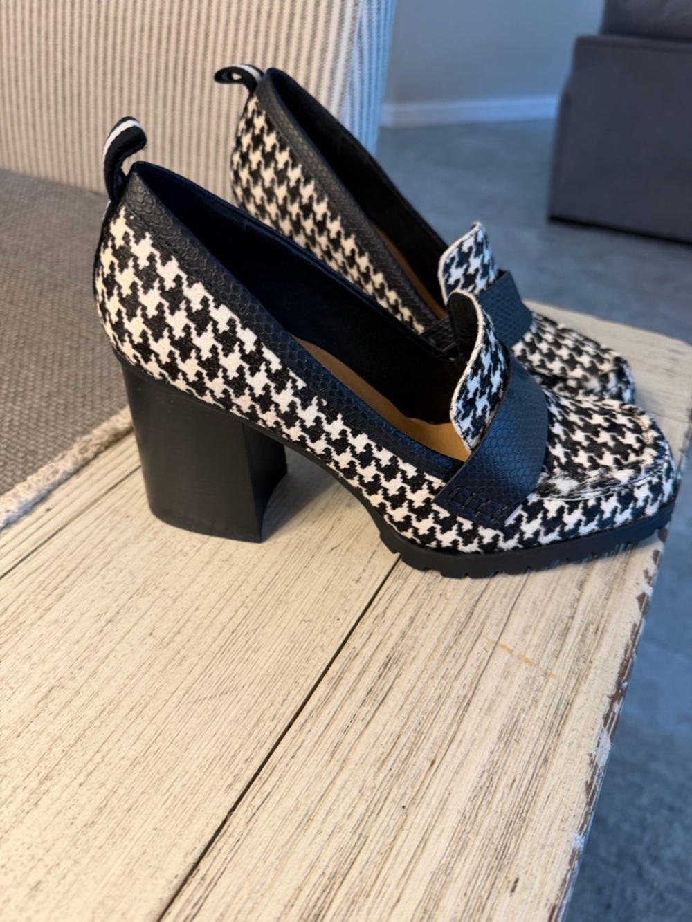 Crown Vintage Black & White Houndstooth Block Heel Loafers sz 8